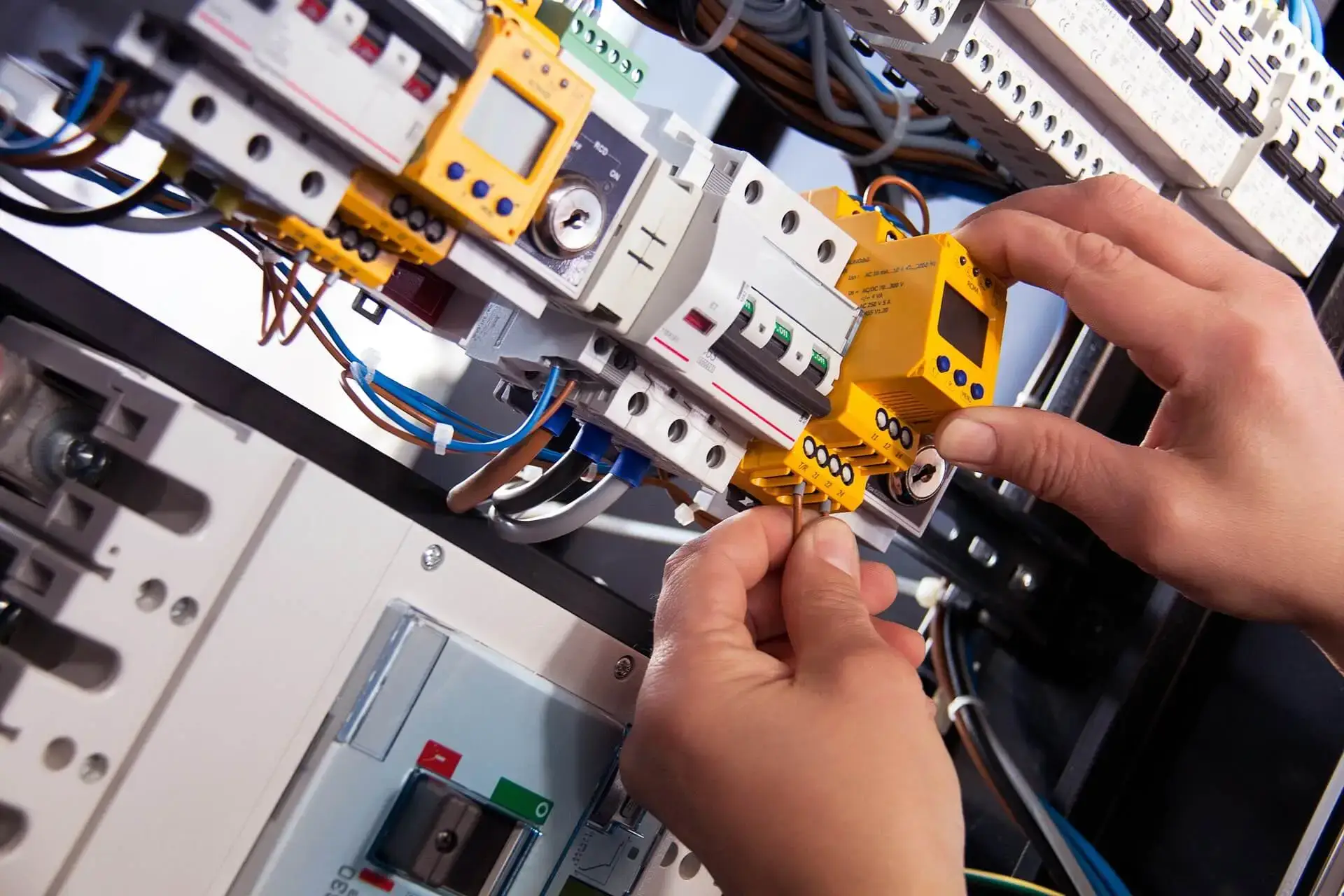 Certified electricians in Carshalton
