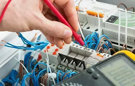 Professional electrician in Carshalton